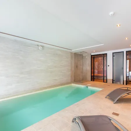Alpine With And Pets La Plagne